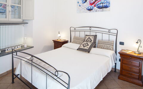 Ca Du Checcu: Letto, Camera Da Letto, Mobilia, Bedding, Lenzuolo, Interior Design, Pavimentazione, Pavimento, Camera, Biancheria