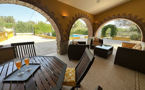 Villa Azzurra: Mobilia, Interior Design, Arco, Pavimentazione, Soffitto, Sedia, Divano, Shade, Soggiorno
