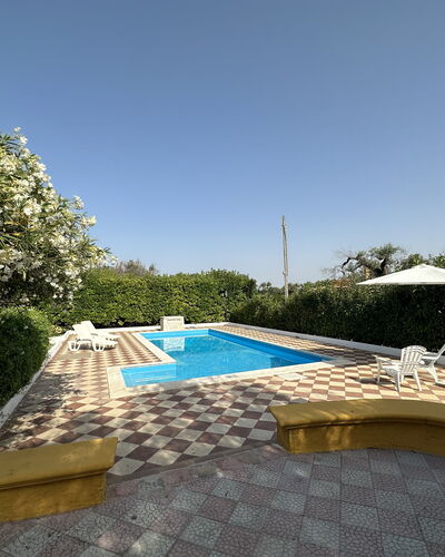 Villa Azzurra: Piscina, Materiale Composito, Ricorrere, Estate, Landscaping, Eco Hotel, Shade, Piastrella, Giochi D'Acqua, Hacienda