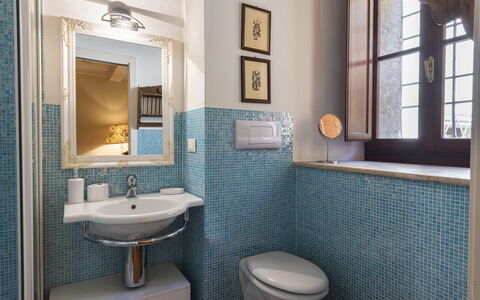 Villa Zambra: Bagno, Lavandino Del Bagno, Idraulico Fixture, Interior Design, Lavello, Pavimentazione, Pavimento, Rubinetto, Specchio, Idraulico