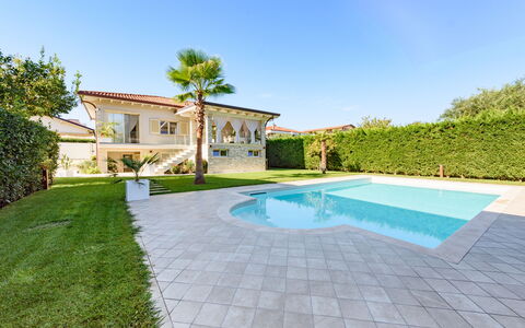Villa Fiumetto: Piscina, Zona Residenziale, Ricorrere, Estate, Shade, Tempo Libero, Eco Hotel, Hacienda, Villa, Flagstone