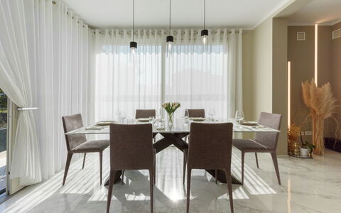 Villa Fiumetto: Mobilia, Interior Design, Tavolo, Sedia, Pavimentazione, Sala Da Pranzo, Cucina & Sala Da Pranzo Tavolo, Legna, Pavimento, Tessile