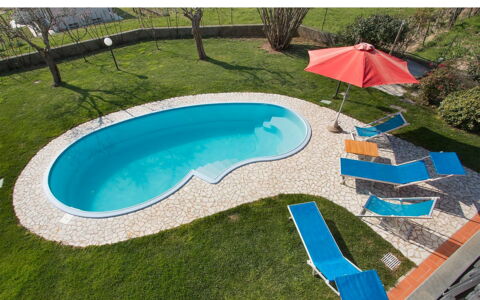 Villa Camaiore: Blu, Piscina, Mobili Da Esterno, Ricorrere, Materiale Composito, Eco Hotel, Tempo Libero, Hacienda, Lettino, Shade