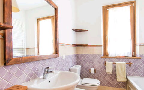 Villa Camaiore: Idraulico Fixture, Pavimentazione, Interior Design, Bagno, Pavimento, Rubinetto, Idraulico, Lavandino Del Bagno, Lavello, Casa