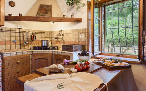 Villa Tregole: Cucina, Interior Design, Legna, Mobilia, Pavimentazione, Controsoffitto, Camera, Cabinetry, Soffitto, Pavimento
