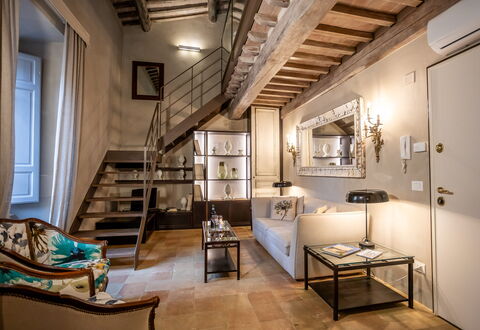 Stylish Apartment: Mobilia, Interior Design, Parete, Pavimentazione, Pavimento, Soffitto, Camera, Illuminazione, Casa, Soggiorno