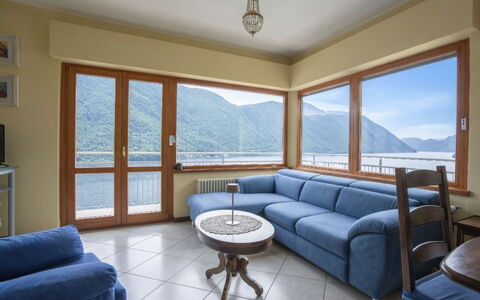 Miralago: Mobilia, Interior Design, Pavimentazione, Legna, Pavimento, Divano, Camera, Soffitto, Soggiorno