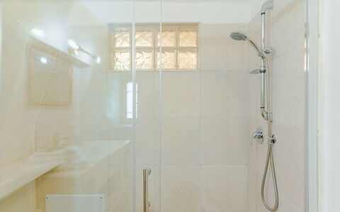 Casa Lea: Bagno, Parete, Idraulico Fixture, Interior Design, Pavimentazione, Soffione Doccia, Pavimento, Doccia, Idraulico, Illuminazione