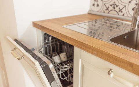 Dimora Storica: Cucina, Controsoffitto, Legna, Interior Design, Pavimentazione, Cabinetry, Elettrodomestico Da Cucina, Apparecchio Major, Pavimento, Casa