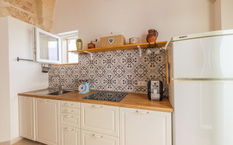 Dimora Storica: Cucina, Pavimentazione, Interior Design, Legna, Pavimento, Apparecchio Major, Elettrodomestico Da Cucina, Controsoffitto, Cabinetry, Mobilia