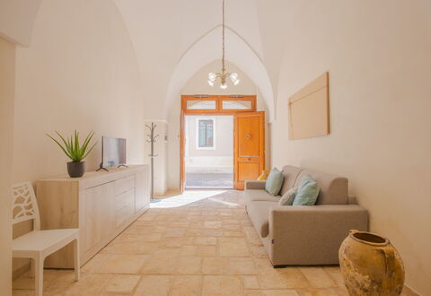 Casa Ettore: Pavimentazione, Pavimento, Interior Design, Soffitto, Camera, Pavimento In Legno, Soggiorno, Piastrella, Color Legno