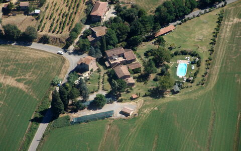 Appartamento La Torretta Di Pietra, Wifi, Perugia: Albero, Zona Residenziale, Casa, Casa, Paesaggio, Plain, Estate, Lotto, Insediamento Umano