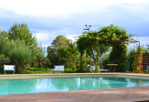 Appartamento Il Fienile Del Sole, Wifi, Perugia: Piscina, Mobili Da Esterno, Ricorrere, Giardino, Shade, Tempo Libero, Eco Hotel, Landscaping, Backyard