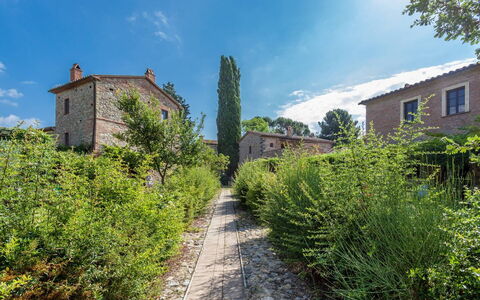 Appartamento Vele, Wifi, Near Perugia: Arbusto, Estate, Giardino, Landscaping, Sempreverde, Casa Storica, Villa, Agriturismo