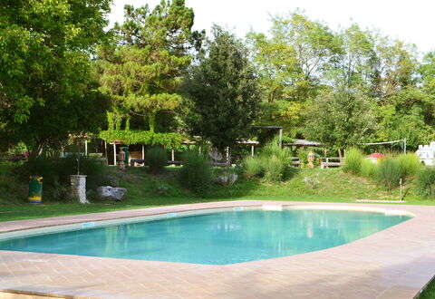 Appartamento Scuderia Del Borgo, Wifi, Perugia: Piscina, Albero, Ricorrere, Shade, Giardino, Mobili Da Esterno, Tempo Libero, Backyard, Landscaping, Giochi D'Acqua