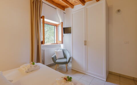 Trullo Quattro Carrini: Legna, Interior Design, Pavimentazione, Pavimento, Soffitto, Camera Da Letto, Camera, Letto, Casa, Color Legno