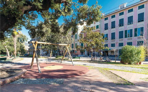 Casa Camuri - Levanto: Giorno, Albero, Città, Zona Residenziale, Quartiere, Appartamento, Spazio Pubblico, Urban Design, Insediamento Umano, Condominio