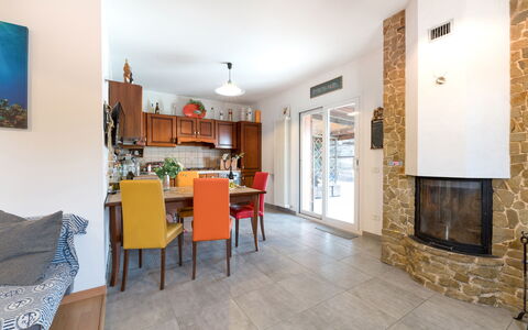 Casa Colleoro: Mobilia, Pavimentazione, Pavimento, Interior Design, Soffitto, Sedia, Tavolo, Camera, Divano, Soggiorno