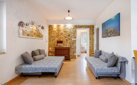 Casa Colleoro: Mobilia, Interior Design, Parete, Pavimentazione, Divano, Pavimento, Legna, Camera, Tessile, Soggiorno