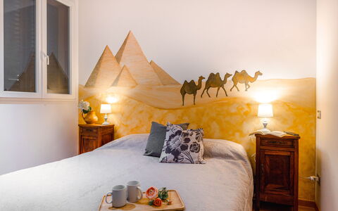 Casa Colleoro: Interior Design, Camera Da Letto, Parete, Letto, Lenzuolo, Mobilia, Bedding, Legna, Biancheria, Camera