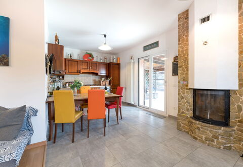 Casa Colleoro: Mobilia, Pavimentazione, Pavimento, Interior Design, Soffitto, Sedia, Tavolo, Camera, Divano, Soggiorno