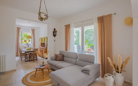 Villa Vera: Mobilia, Interior Design, Pavimentazione, Divano, Pavimento, Legna, Soggiorno, Camera, Tavolo, Casa
