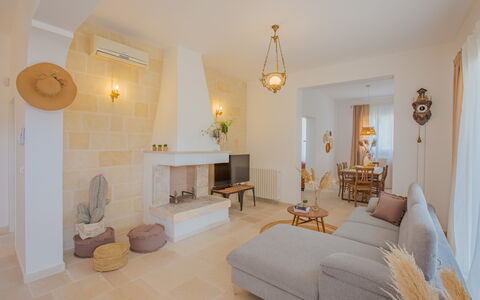 Villa Vera: Interior Design, Pavimentazione, Mobilia, Pavimento, Soffitto, Legna, Illuminazione, Camera, Soggiorno, Lampada