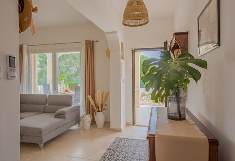 Villa Vera: Mobilia, Parete, Interior Design, Divano, Legna, Pavimentazione, Soggiorno, Casa, Pavimento, Soffitto