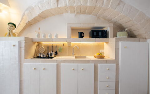Casa Tosca: Interior Design, Mobilia, Pavimentazione, Cucina, Illuminazione, Controsoffitto, Soffitto, Pavimento, Cabinetry, Elettrodomestico Da Cucina