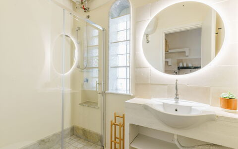 Ville Poggioreale: Interior Design, Parete, Pavimentazione, Pavimento, Idraulico Fixture, Bagno, Soffitto, Illuminazione, Idraulico, Lampada
