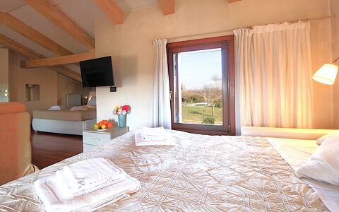 Silea Apartments, Pool, Garden, Treviso: Mobilia, Letto, Interior Design, Camera Da Letto, Legna, Lenzuolo, Bedding, Casa, Pavimento, Camera