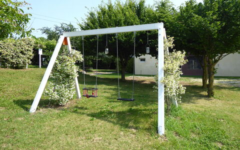 Silea Apartments, Pool, Garden, Treviso: Giardino, Swing, Prato, Attrezzatura Giochi All'Aperto, Shade, Backyard, Cortile, Landscaping, Parco, Terreno Di Gioco