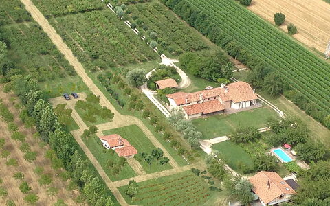 Silea Apartments, Pool, Garden, Treviso: Zona Residenziale, Visione Globale, Casa, Paesaggio, Fotografia Aerea, Plain, Piantagione, Tetto, Lotto, Area Rurale