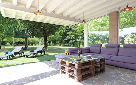 Silea Apartments, Pool, Garden, Treviso: Mobilia, Mobili Da Esterno, Shade, Sedia, Tavolo Esterno, Struttura Esterna, Giardino, Terrazza, Backyard