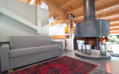 Casa Loft: Mobilia, Pavimentazione, Interior Design, Pavimento, Legna, Soffitto, Divano, Soggiorno, Camera, Illuminazione