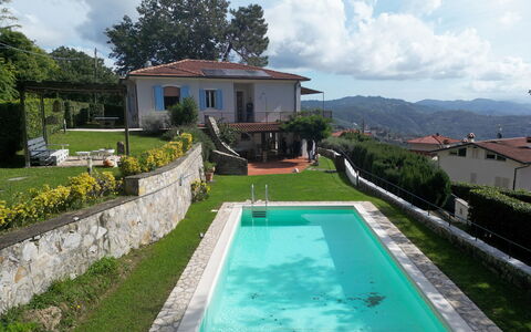 Villa Corsanico: Piscina, Casa, Zona Residenziale, Ricorrere, Giardino, Hacienda, Backyard, Eco Hotel, Estate, Agriturismo