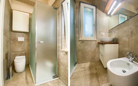 Il Tramonto: Bagno, Idraulico Fixture, Pavimentazione, Pavimento, Gabinetto, Toilet Seat, Idraulico, Interior Design, Lavello, Rubinetto