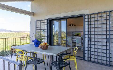 Villa Flaminia: Mobilia, Tavolo, Interior Design, Sedia, Cucina & Sala Da Pranzo Tavolo, Bicchiere, Tavolo Esterno, Mobili Da Esterno, Sala Da Pranzo, Design