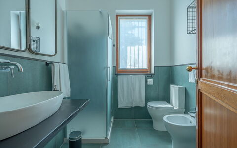 Ca' Nelly: Idraulico Fixture, Bagno, Lavello, Lavandino Del Bagno, Interior Design, Pavimentazione, Rubinetto, Pavimento, Idraulico, Gabinetto