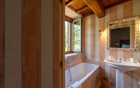 Villa Domus Papi: Legna, Interior Design, Idraulico Fixture, Pavimentazione, Pavimento, Bagno, Soffitto, Casa, Idraulico, Camera
