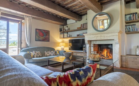 Villa Trasimena: Mobilia, Interior Design, Parete, Divano, Legna, Pavimentazione, Soggiorno, Casa, Camera, Pavimento
