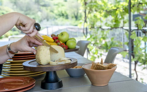 Villa Trasimena: Tavola, Serveware, Cibo, Ingrediente, Dishware, Piatto