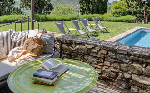 Villa Cotogna: Mobilia, Mobili Da Esterno, Sedia, Giardino, Tavolo Esterno, Shade, Flagstone, Backyard, Vaso Di Fiori, Landscaping