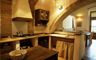 Owl: Interior Design, Mobilia, Cucina, Pavimentazione, Legna, Soffitto, Controsoffitto, Elettrodomestico Da Cucina, Cabinetry, Pavimento