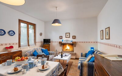 Sparrow: Mobilia, Interior Design, Pavimentazione, Camera, Illuminazione, Soffitto, Casa, Pavimento, Cornice, Soggiorno