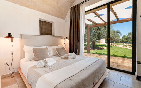 Trulli Corte Kalia, Golf & Puglia: Camera Da Letto, Mobilia, Letto, Soffitto, Pavimentazione, Pavimento, Interior Design, Casa, Lenzuolo, Bedding