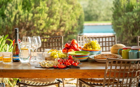 Villa Olivo: Mobilia, Cibo, Tavola, Tavolo, Bicchieri, Sedia, Frutta, Mobili Da Esterno, Tavolo Esterno, Serveware
