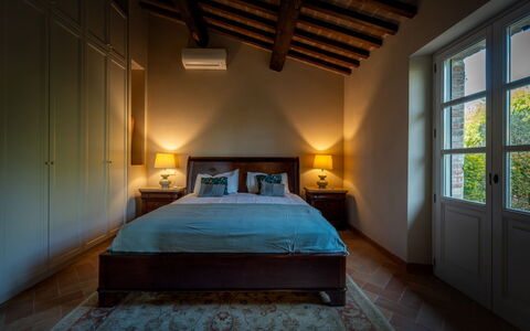 Villa Olivo: Letto, Mobilia, Camera Da Letto, Interior Design, Lenzuolo, Bedding, Pavimentazione, Pavimento, Soffitto, Camera