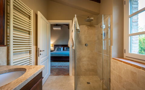 Villa Olivo: Pavimentazione, Idraulico Fixture, Interior Design, Bagno, Pavimento, Parete, Soffitto, Rubinetto, Idraulico, Illuminazione