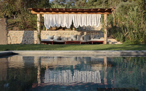 Casale le Fonti: Mobilia, Mobili Da Esterno, Flagstone, Piscina, Shade, Tempo Libero, Ricorrere, Materiali Naturali, Design, Latifoglie